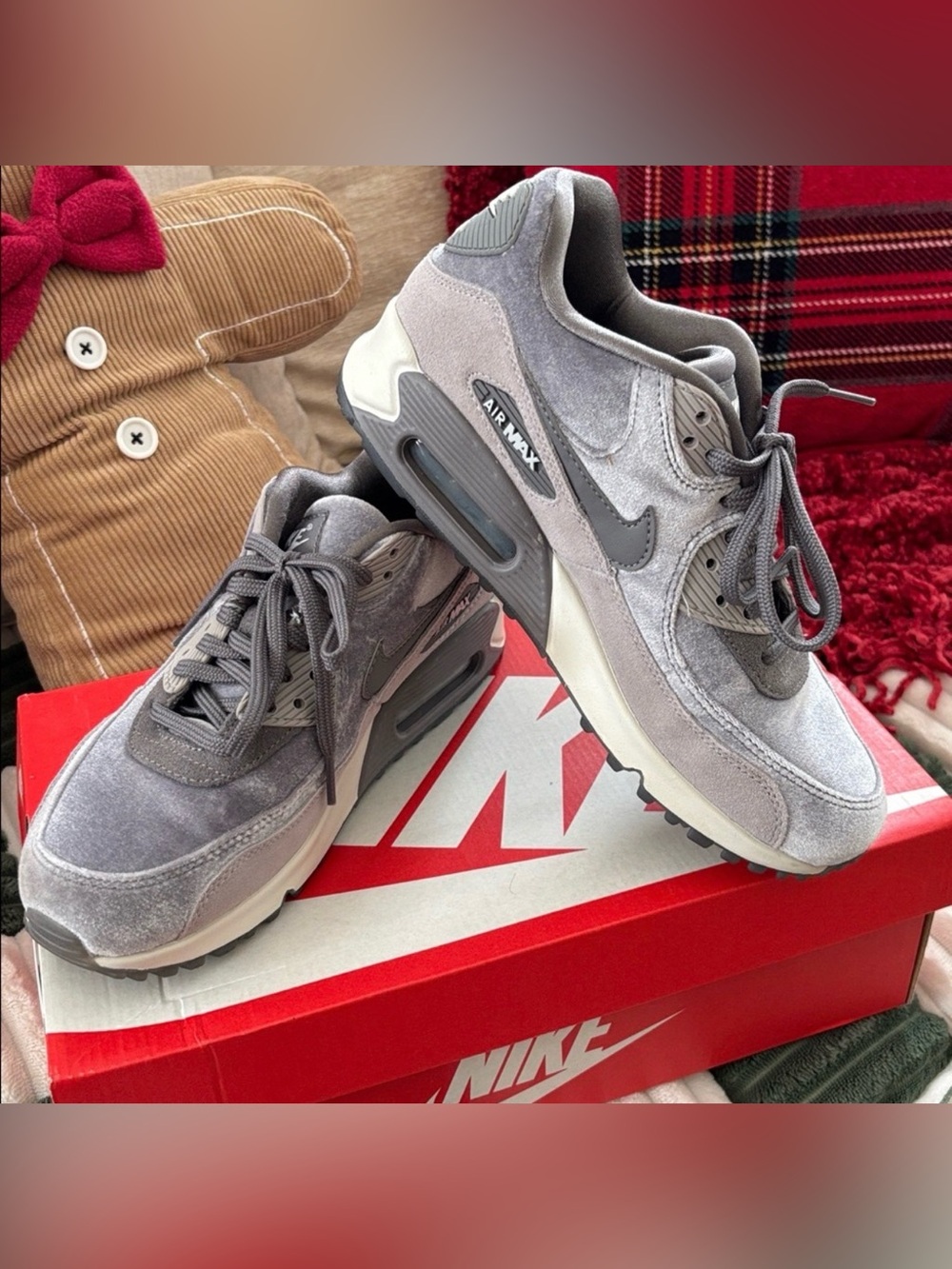 Nike Air Max 90 size 7 Velvet Gunsmoke Gray Sneakers